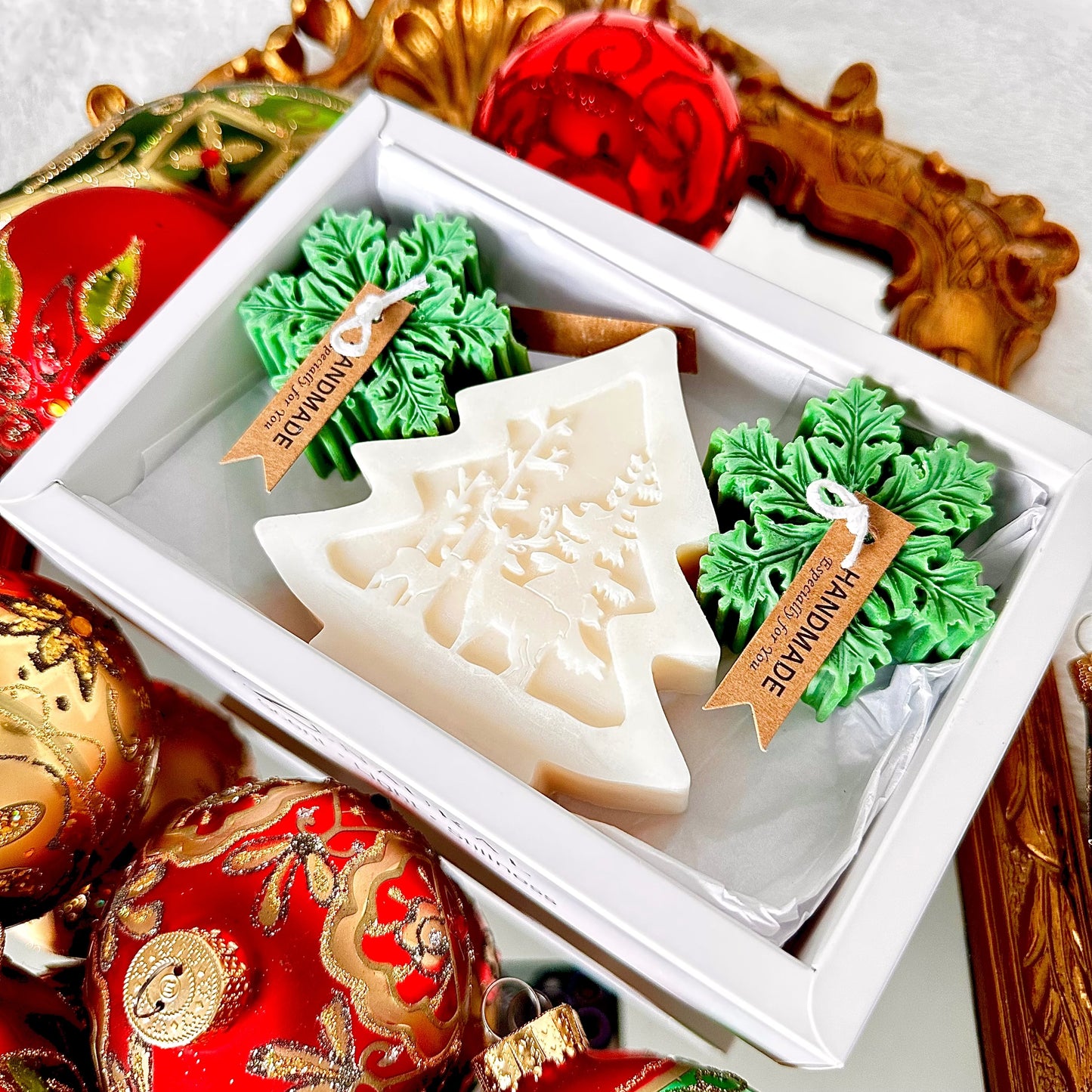 Holiday Candle — Tree & Green Snowflakes Set —Ivory Pine