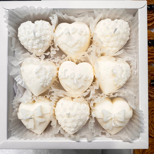 White Wick & Melt 9-Heart Gift Box — Veil Mono, clean flame then melts, 270 g.