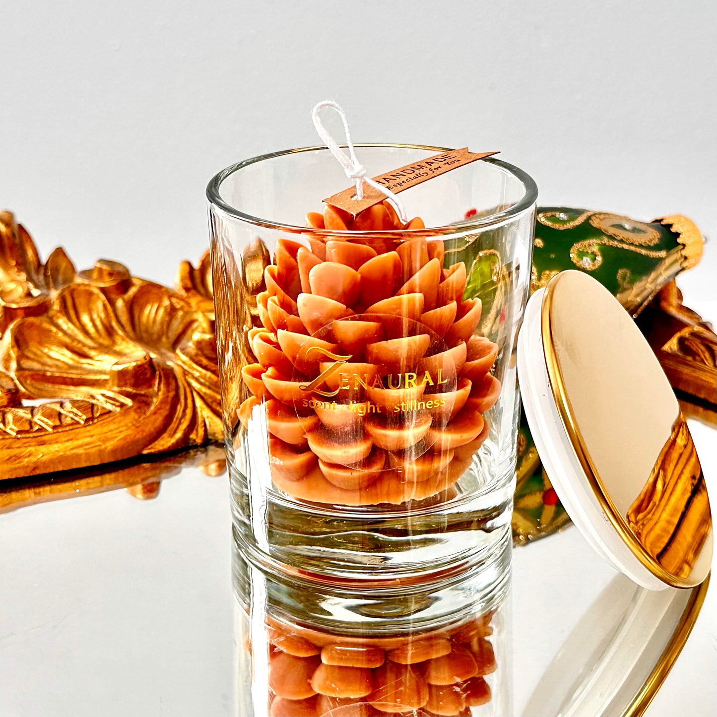 Sculpted Keepsake — Pinecone Candle (Amber Pine)